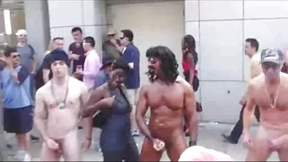 مامان توی آشپزخونه پشتصحنه سکسی
