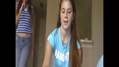 بلوند شهوت انگیز سکس در پشت صحنه