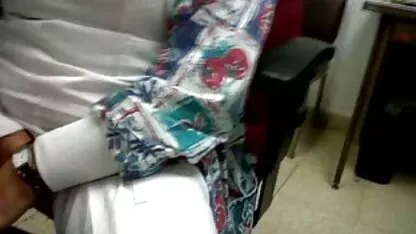 شلخته ای را سکس پشت صحنه فیلمبرداری لگد می زند
