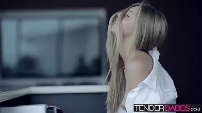 عزیزم انعطاف پذیر fucks sex پشت صحنه